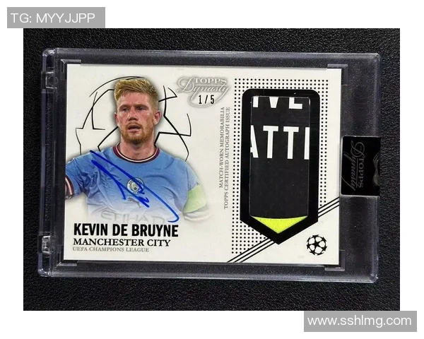 足球球星卡抽卡惊喜现亲签珍藏卡片让收藏热情再次飙升